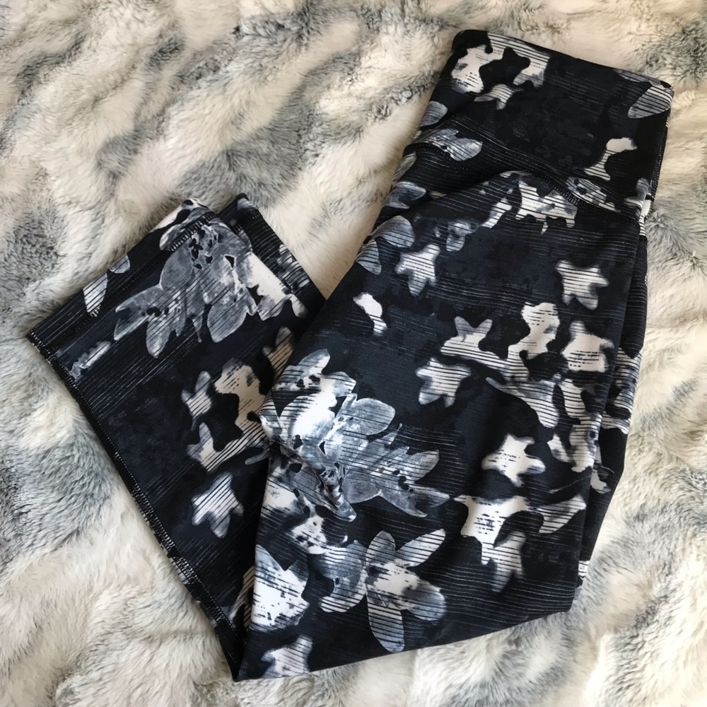 Old Navy Active High-Waisted Crop Leggings